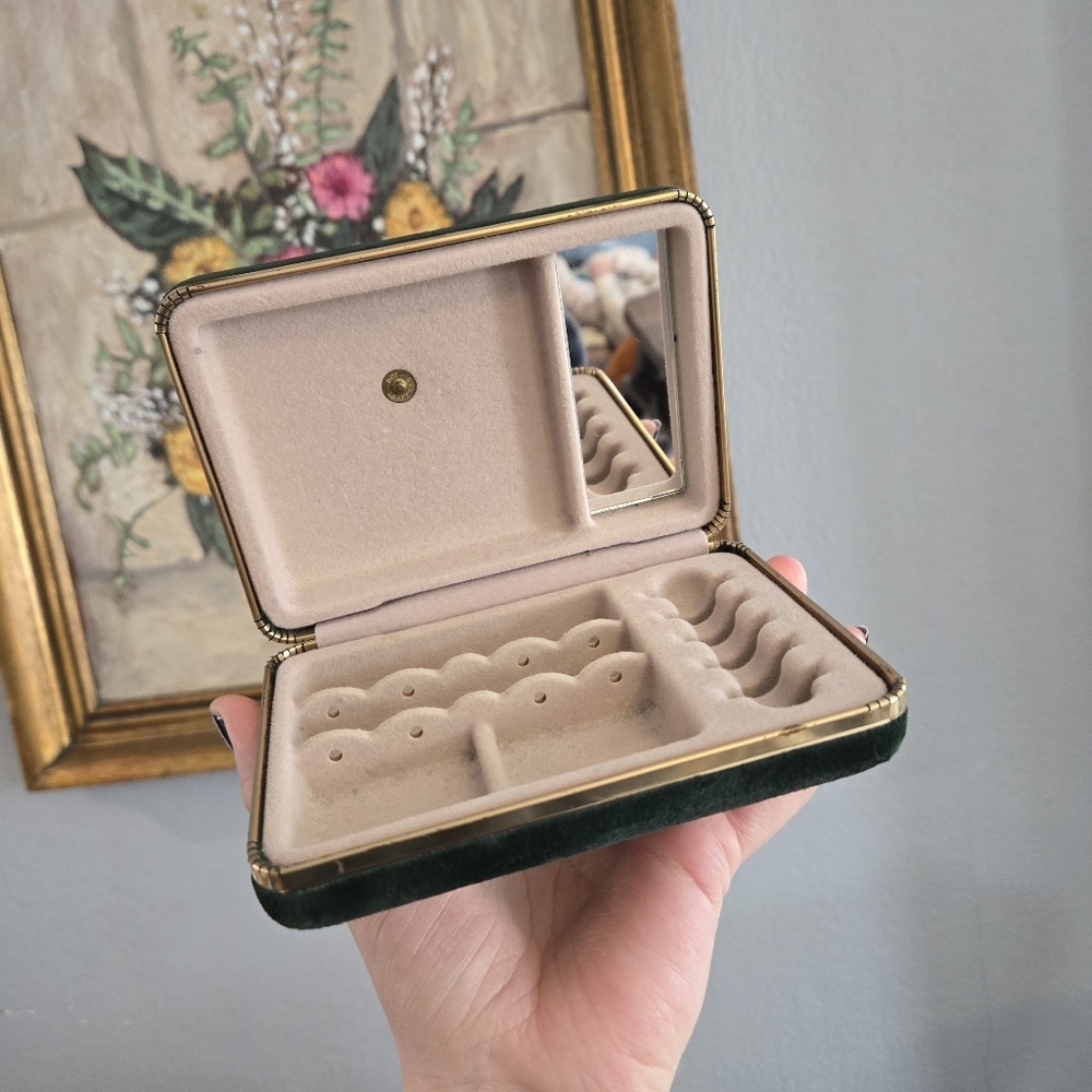 Green Velvet Hinged Travel Jewelry Box With Mirror - Picture 3 of 5